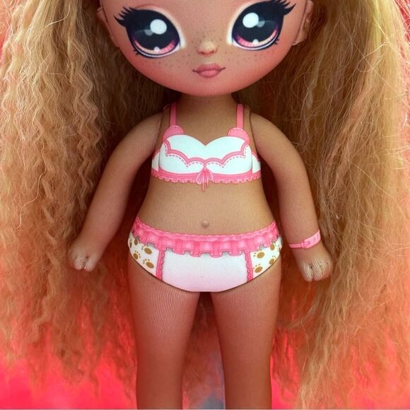 Na Na Na Surprise Teens Lora Vonn  fashion doll - Picture 8 of 9